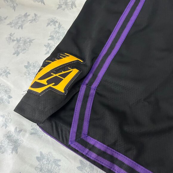 NBA Los Angeles Lakers Nike Dri Fit Swingman Shorts - Picture 2 of 6